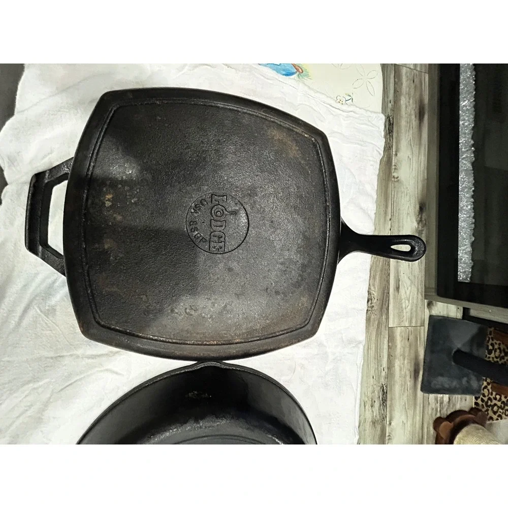 Lodge Cast Iron 2 Piece Set 12in Round Skillet 8SK 10.5in Square Grill Pan 8SGP